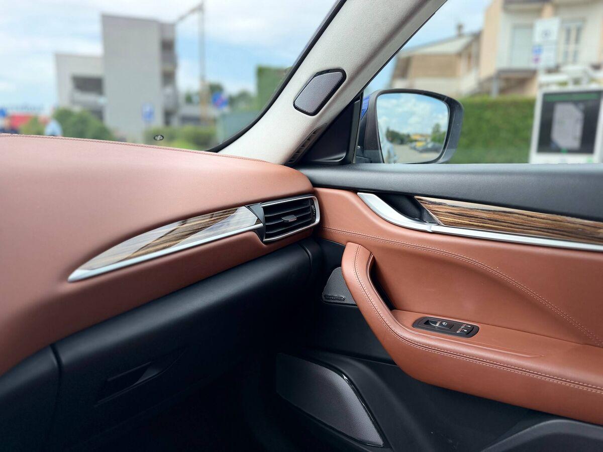 Maserati Levante 3.0 V6 275cv auto