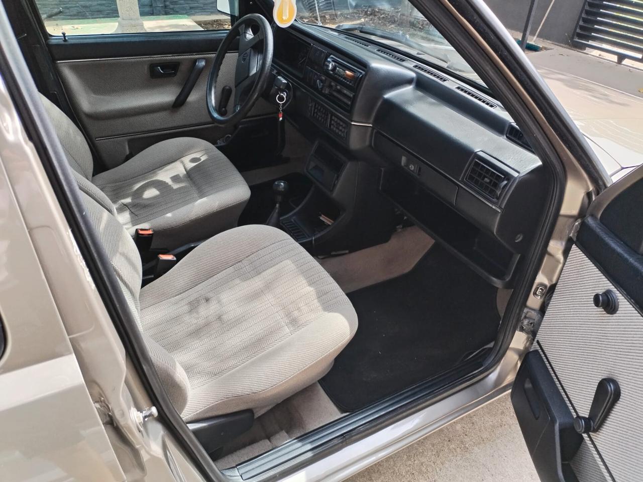 Volkswagen Golf 1300i cat 5 porte GL