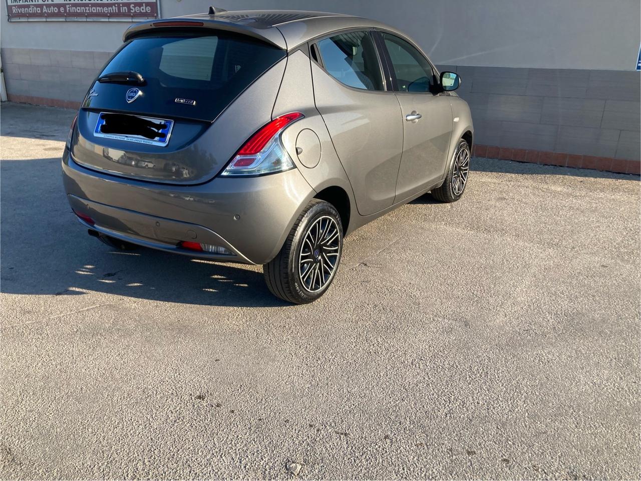 Lancia Ypsilon 1.0 FireFly 5 porte S&S Hybrid Gold