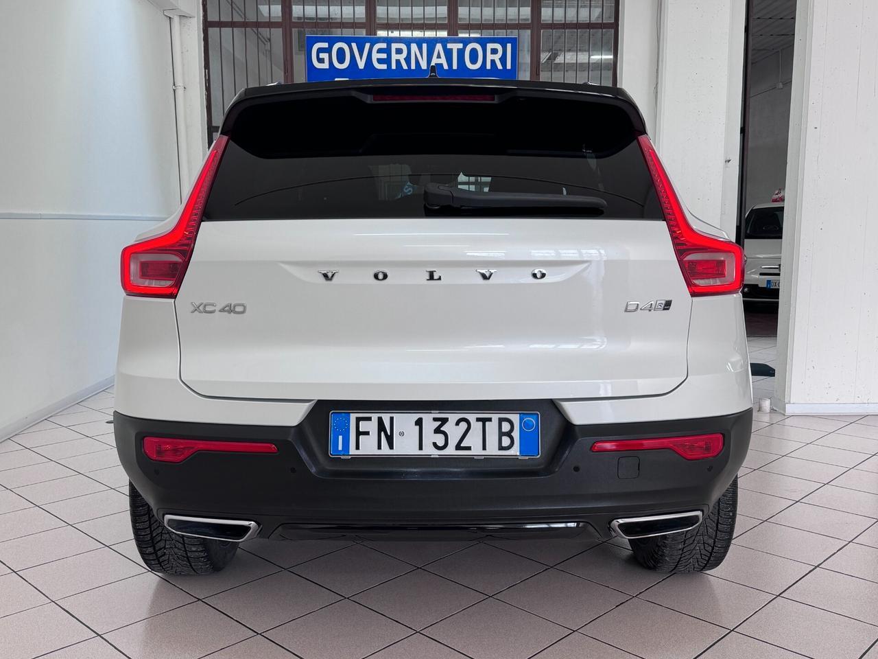 VOLVO XC40 2.0D 190cv GEARTRONIC 4WD R-DESIGN