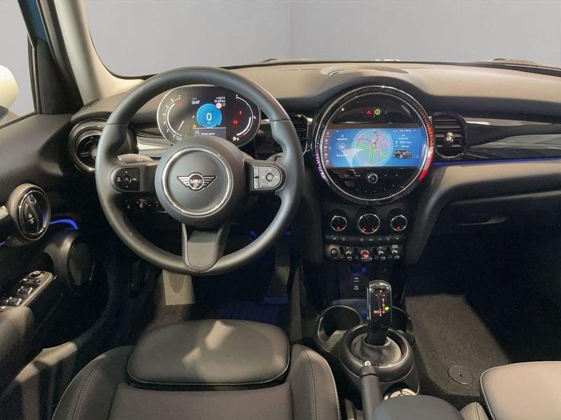 MINI Mini 5 porte 1.5 Cooper Essential auto 5porte