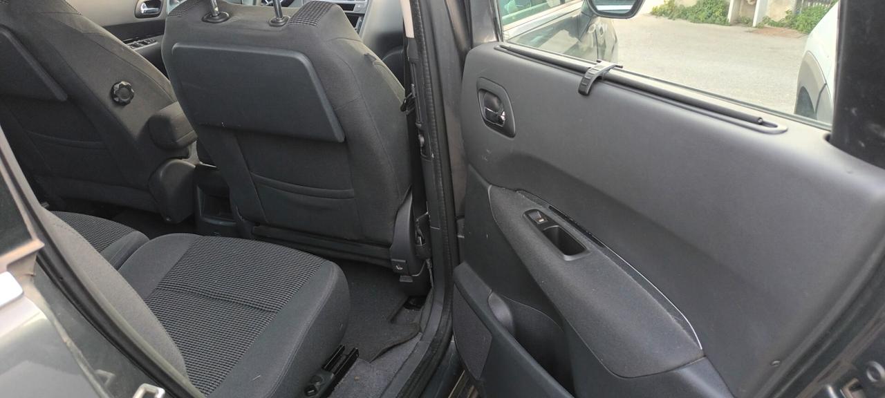 Peugeot 5008 1.6 HDi 115CV Business