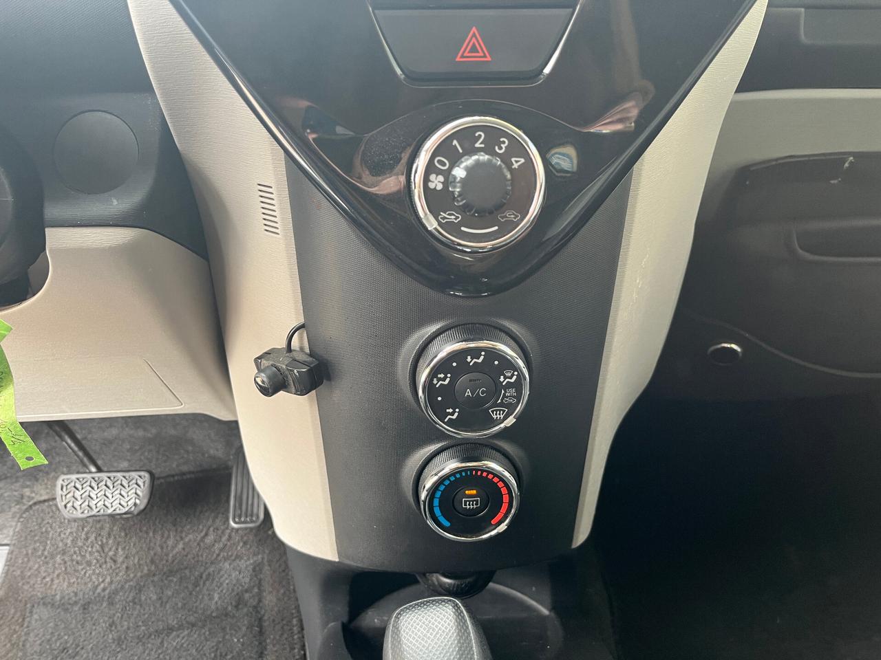 Toyota iQ 1.0 CVT 68cv Automatica