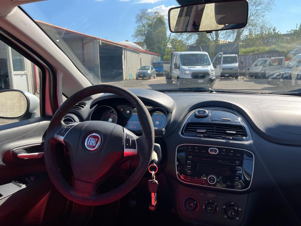 Fiat Grande Punto g.punto-5P-1.4 metano-8v-full-2013