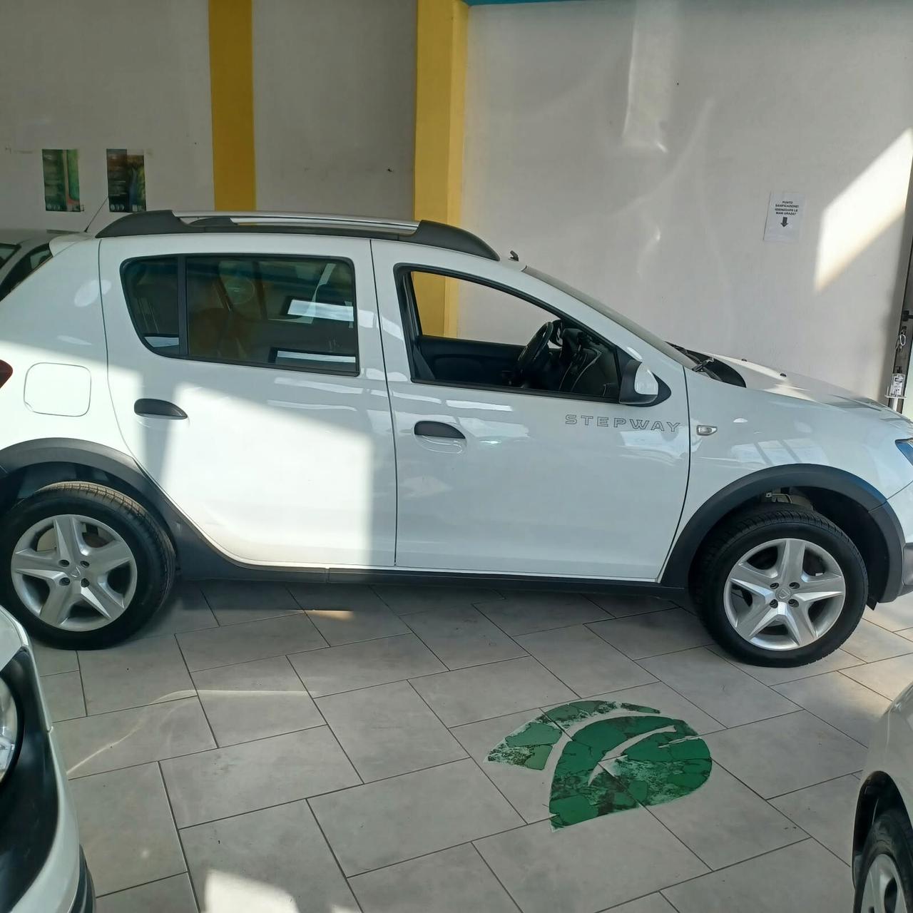 NEOPATENTATI SANDERO STEPWAY OTTIME CONDIZIONI