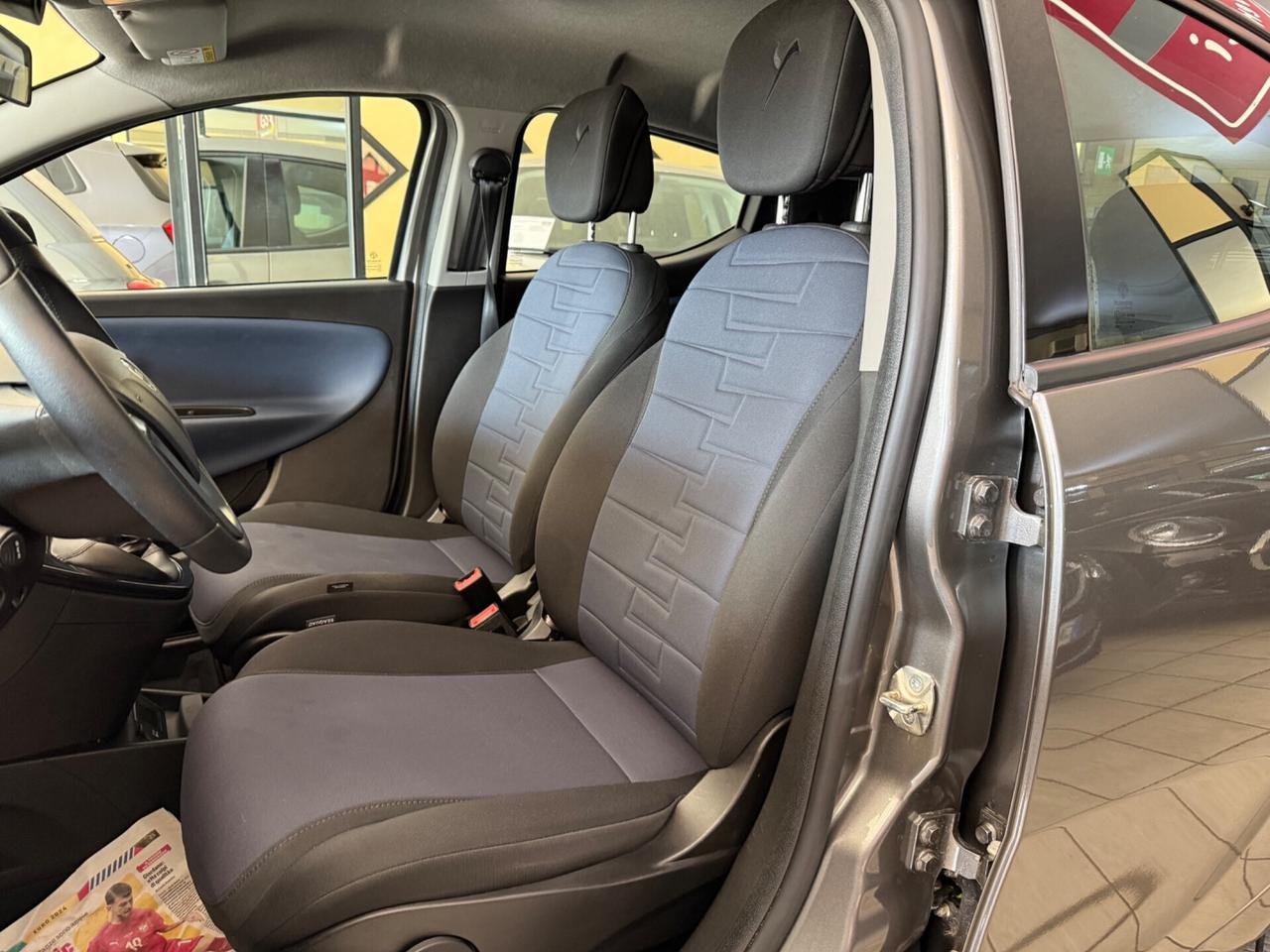 Lancia Ypsilon 1.0 FireFly 5 porte S&S Hybrid Platino