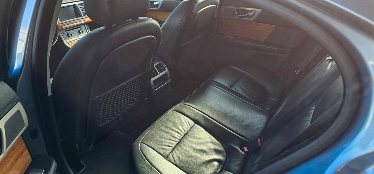 Jaguar XF 2.7D V6 Premium Luxury