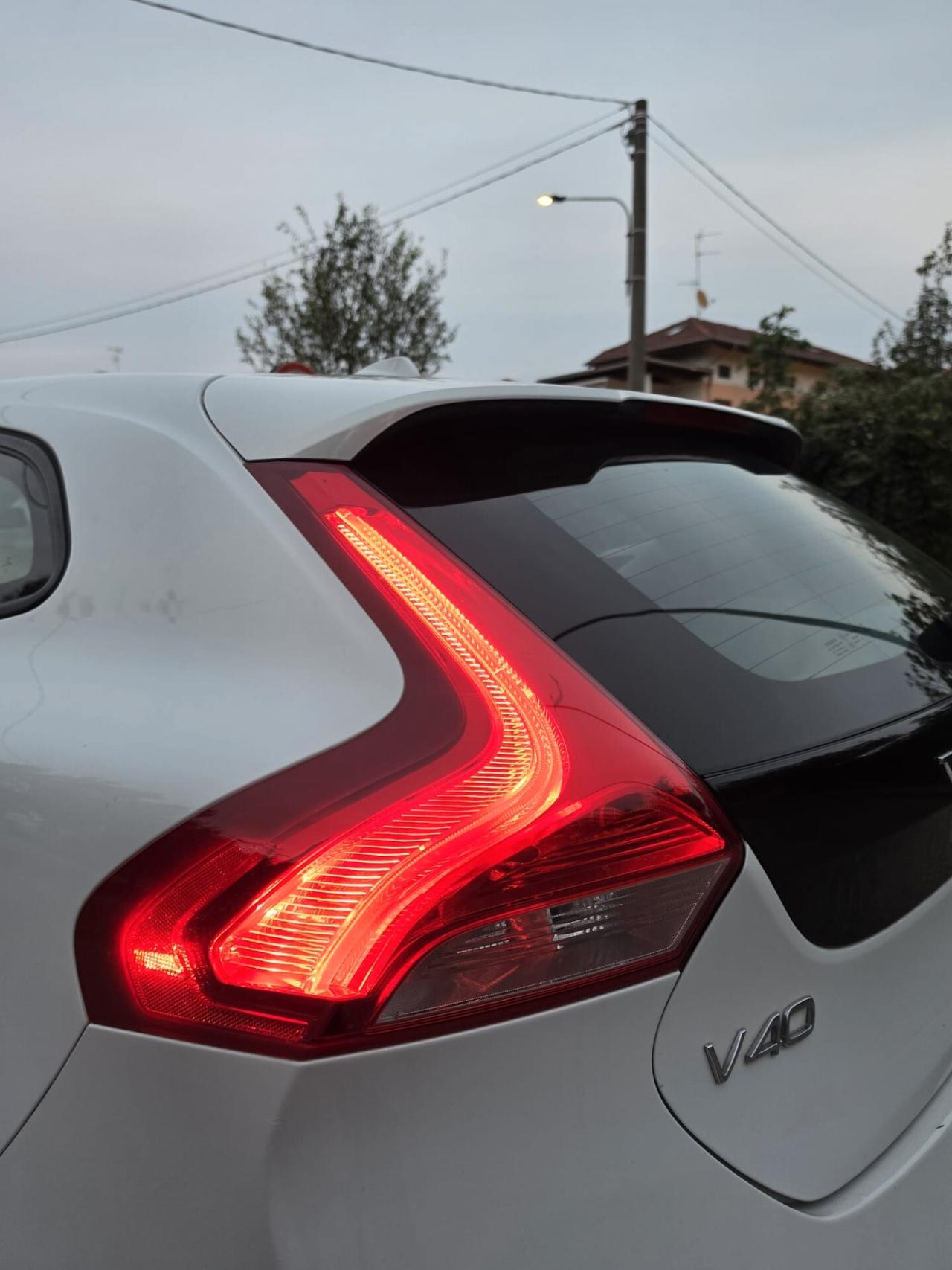 Volvo V40 D2 inscription
