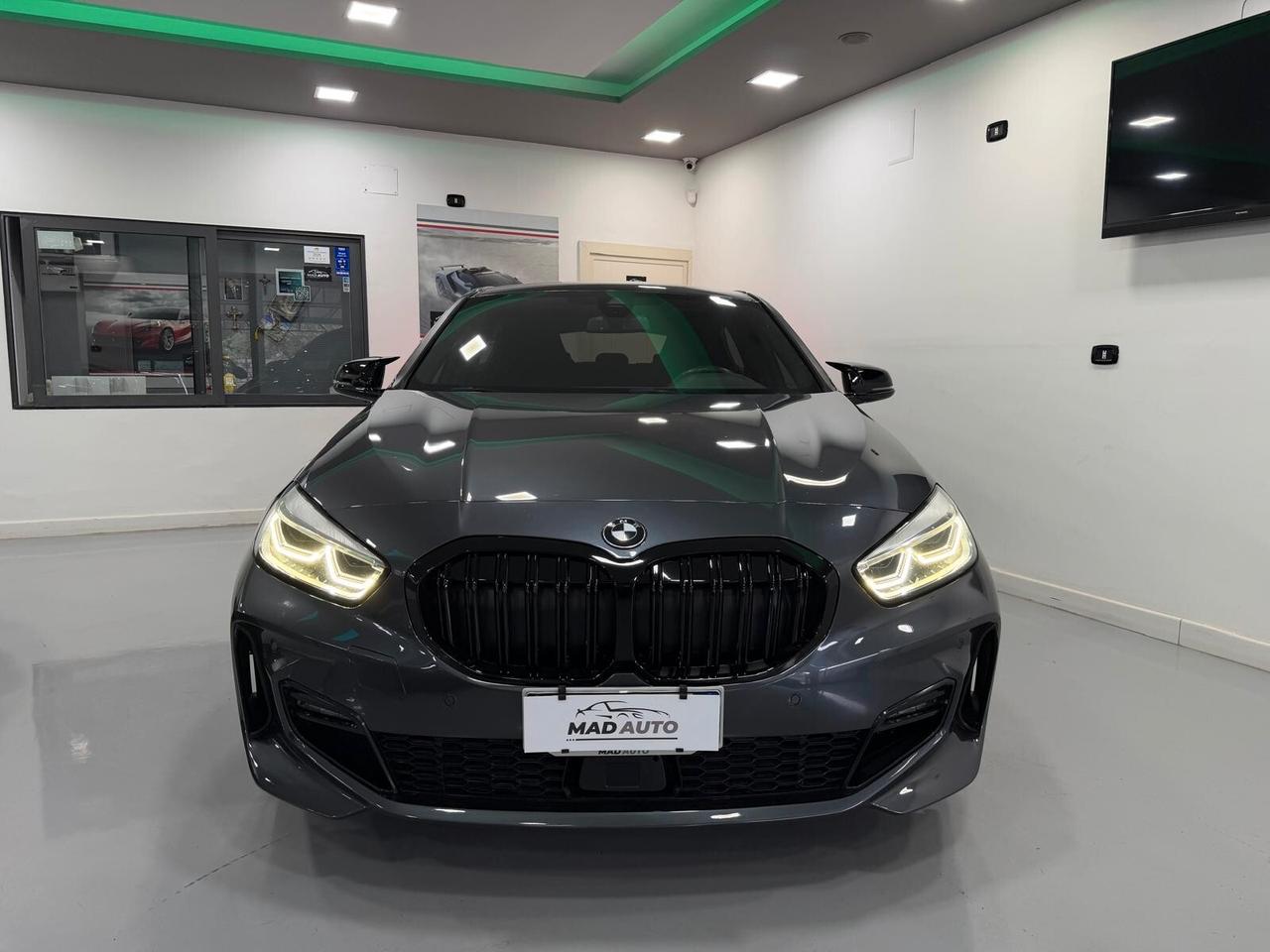 Bmw 118 118d 5p. Msport
