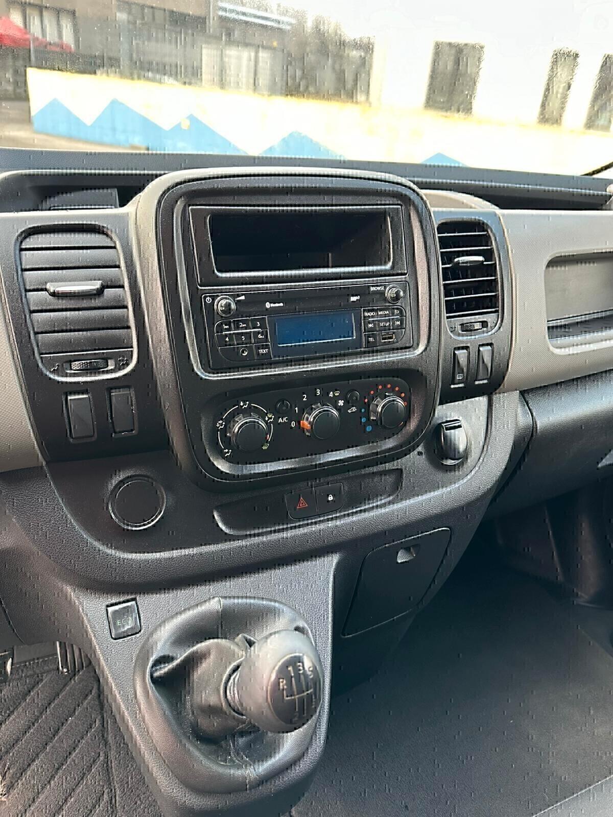 RENAULT TRAFIC ANNO 2015 PRONTO ALL'USO! SUPER PREZZO!