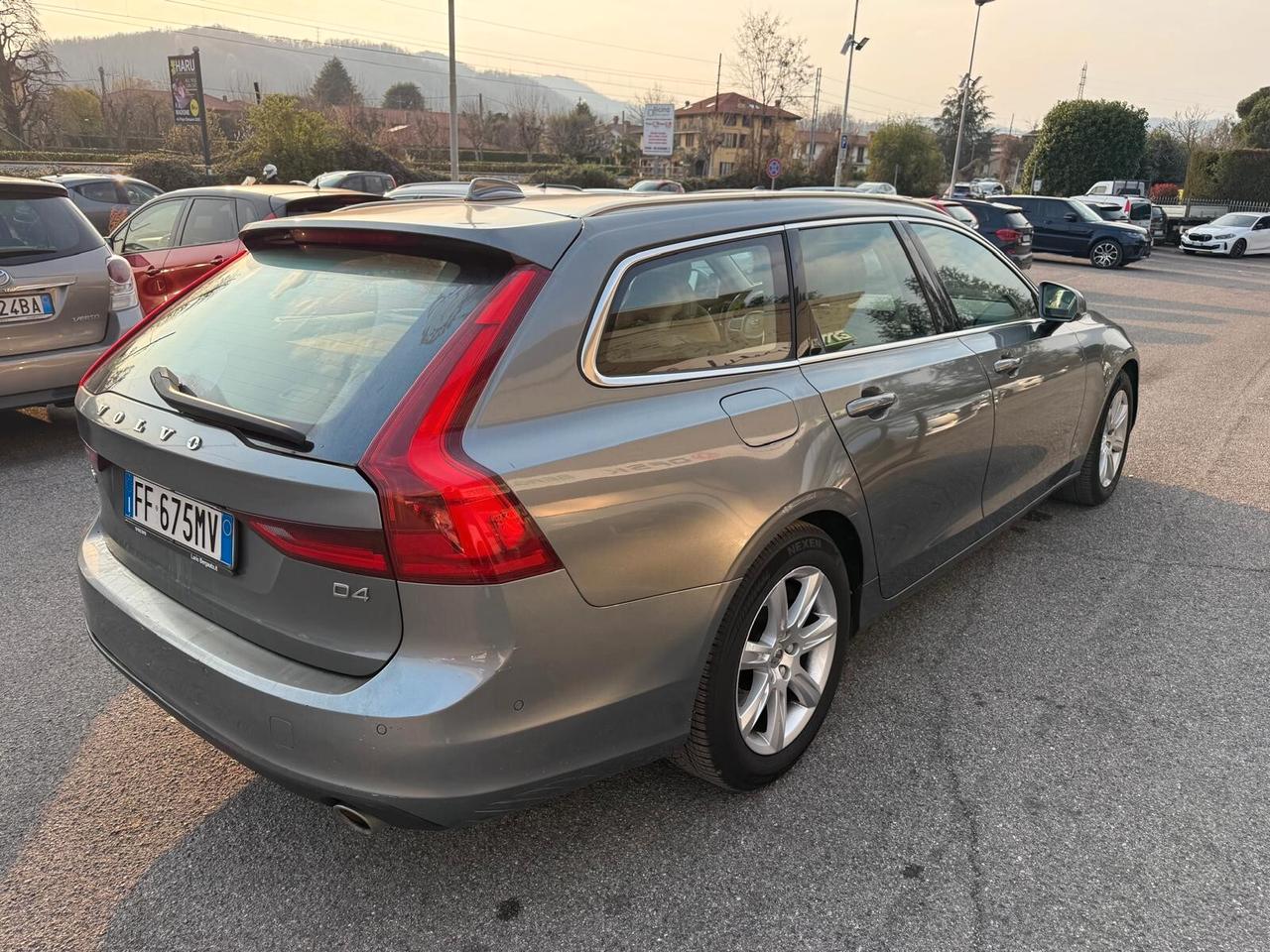 Volvo V90 D4 Geartronic Momentum