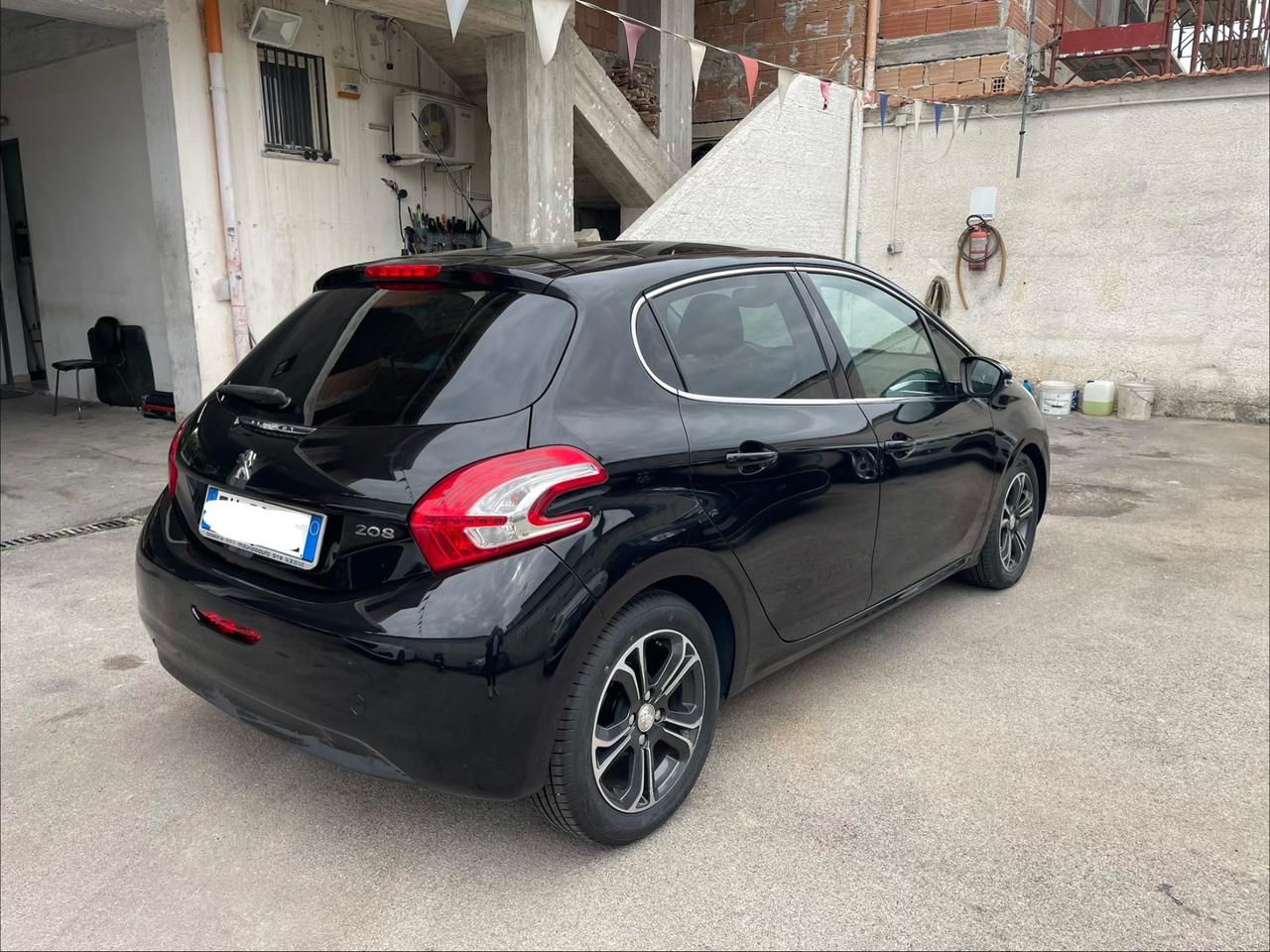 Peugeot 208 1.4 HDi 68 CV 5 porte Allure tetto nav gomme nuove