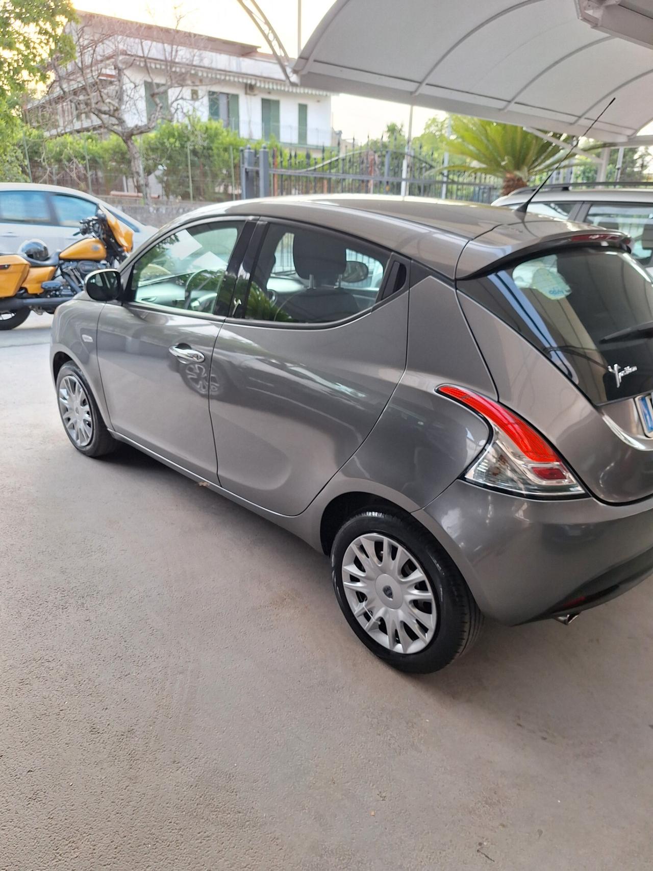 Lancia Ypsilon 1.3 MJT 95 CV 5 porte S&S Platinum
