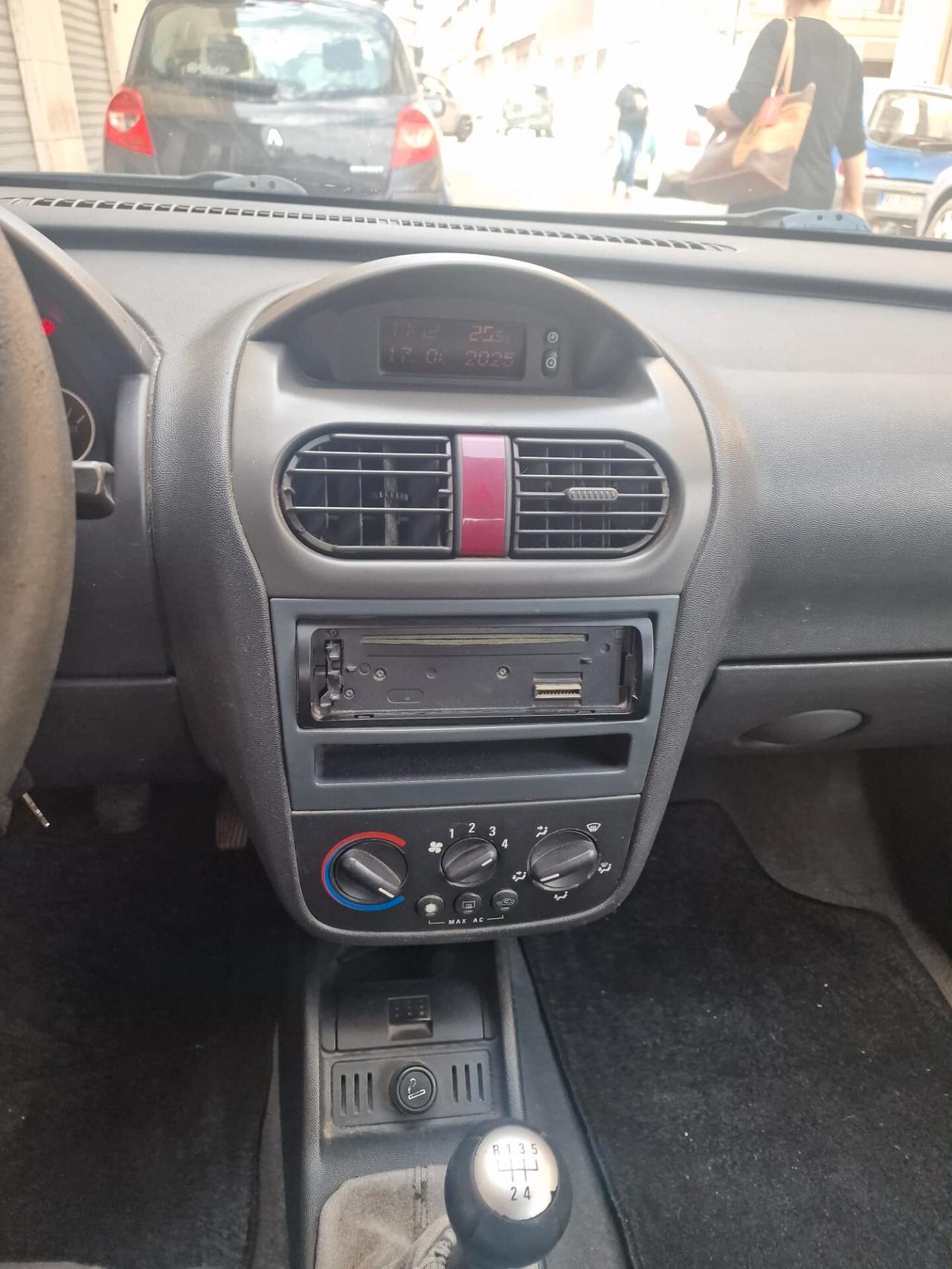 Opel Corsa 1.0i 12V cat 5 porte Edition