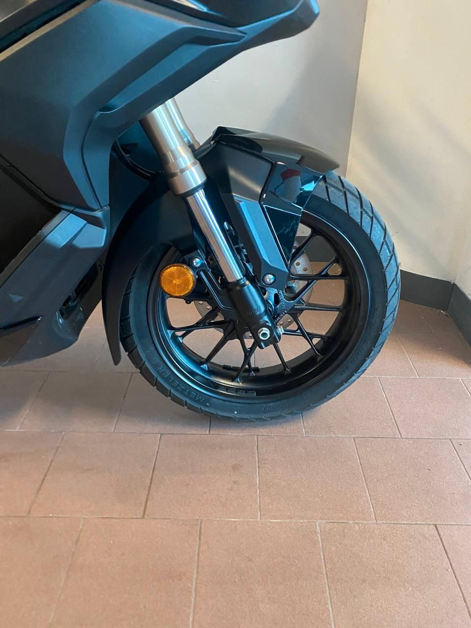 Honda ADV 350