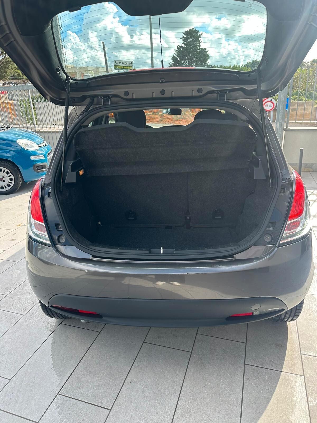 Lancia Ypsilon 1.3 MJT 16V 95 CV 5 porte S&S Silver