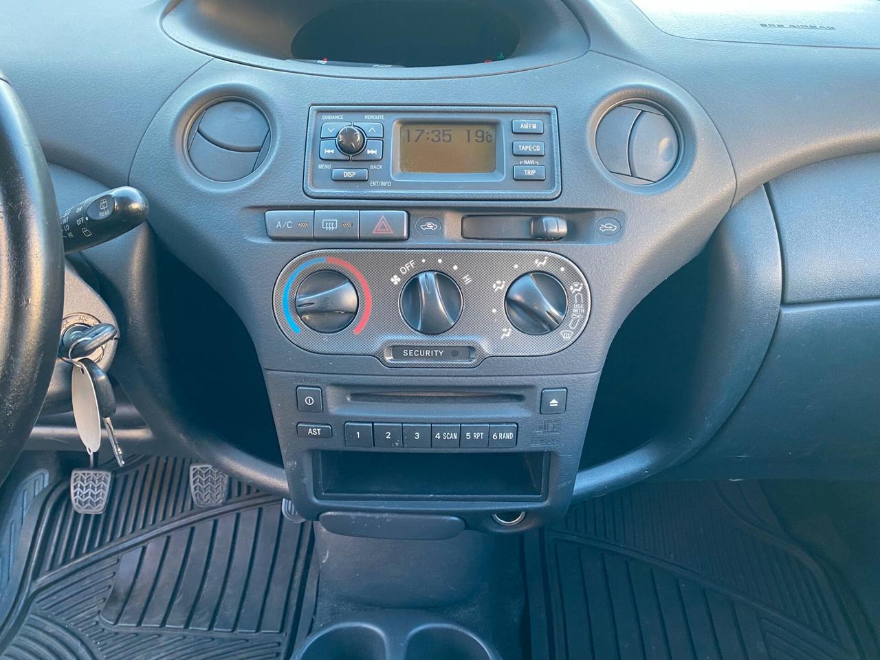 Toyota Yaris 1.0 benz 68cv economica 5p nuova 2005