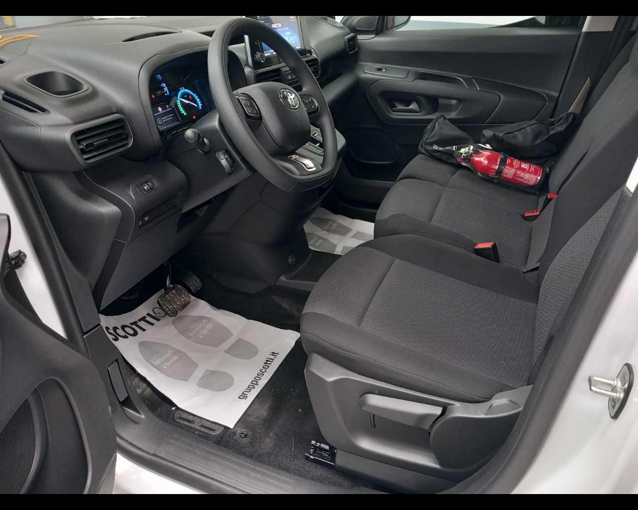 TOYOTA P.CITY EV L1 50KWH S CMF23
