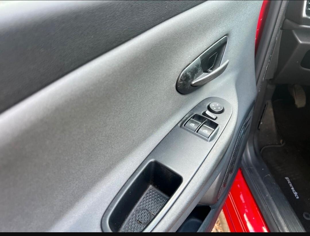 Lancia Ypsilon 0.9 TwinAir 85 CV 5 porte Metano Ecochic Silver