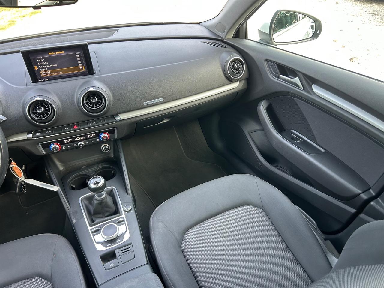 Audi A3 SPB 30 TDI Business Sline esterno neopatentati permute