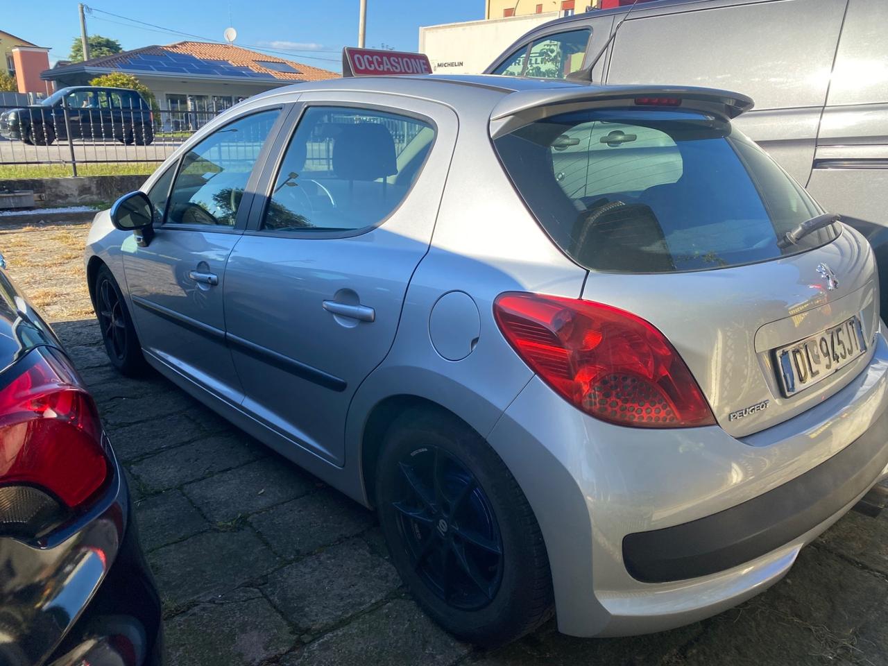 Peugeot 207 1.4 8V 75CV 5p. X Line