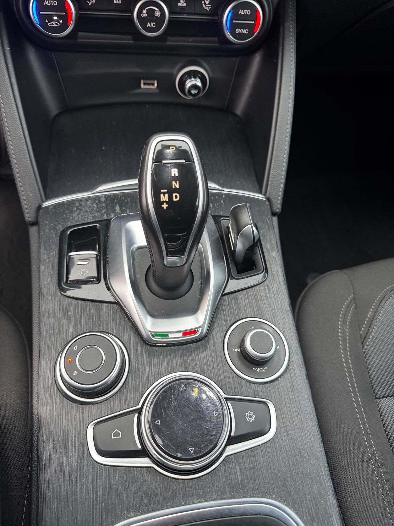 Alfa Romeo Stelvio 2.2 Turbodiesel 190 CV AT8 Q4 Business