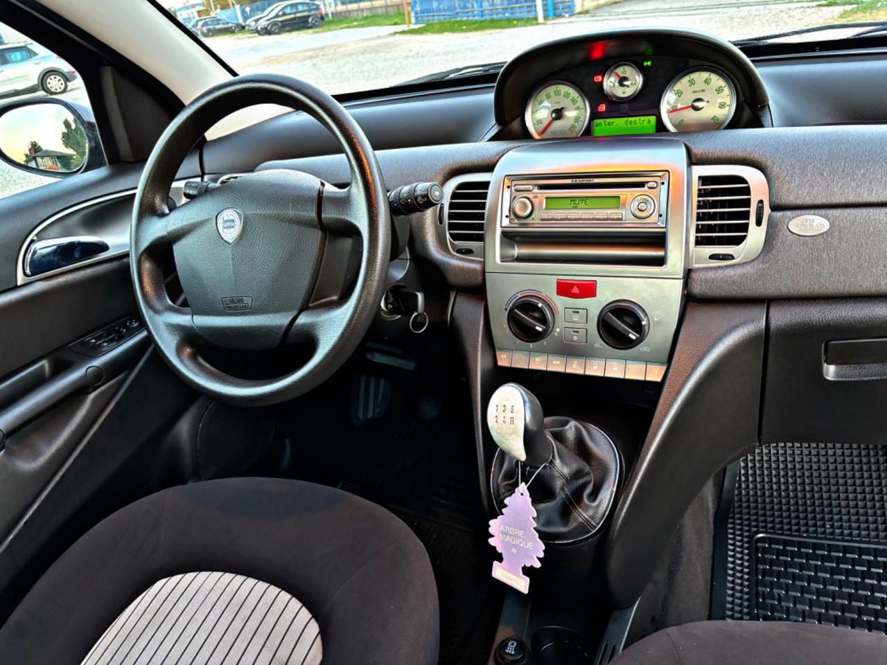 Lancia Ypsilon 1.3 MJT 90 CV Platino