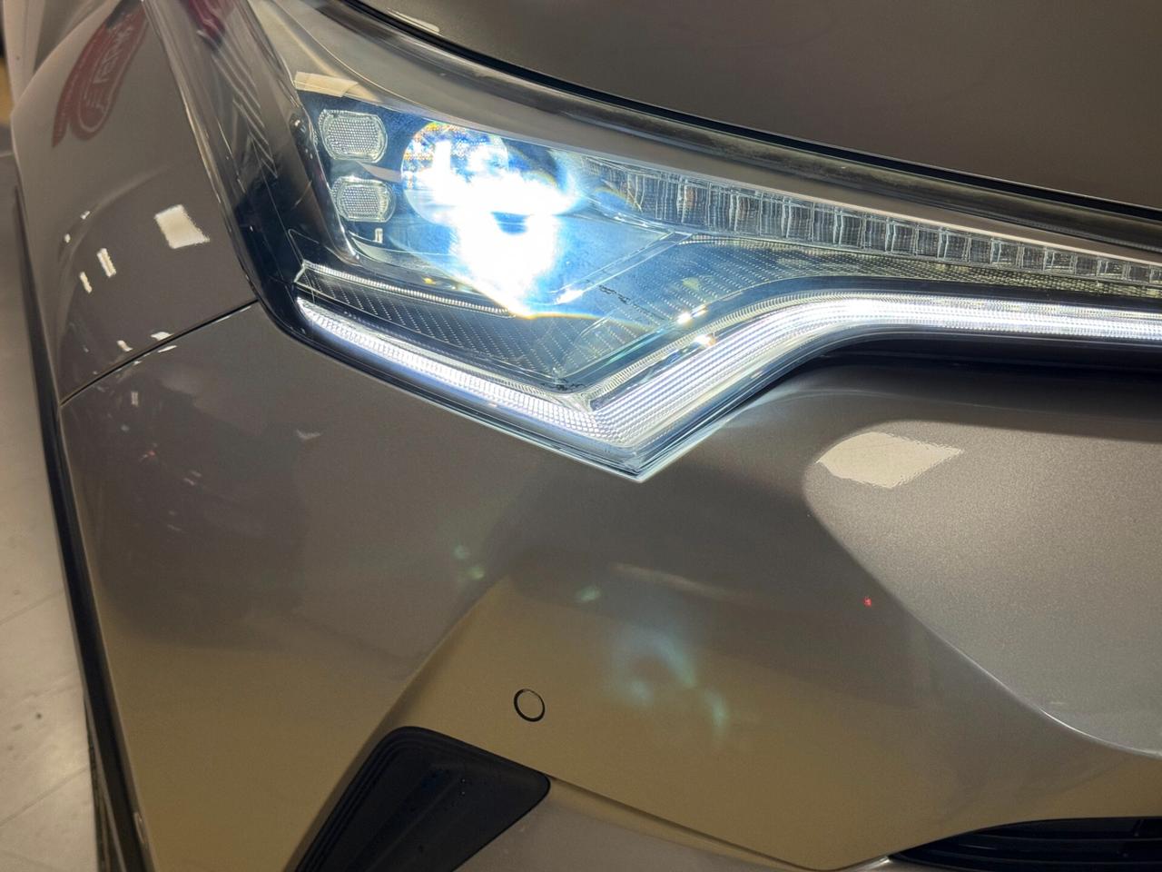 Toyota C-HR 1.8 hybrid 98 cv