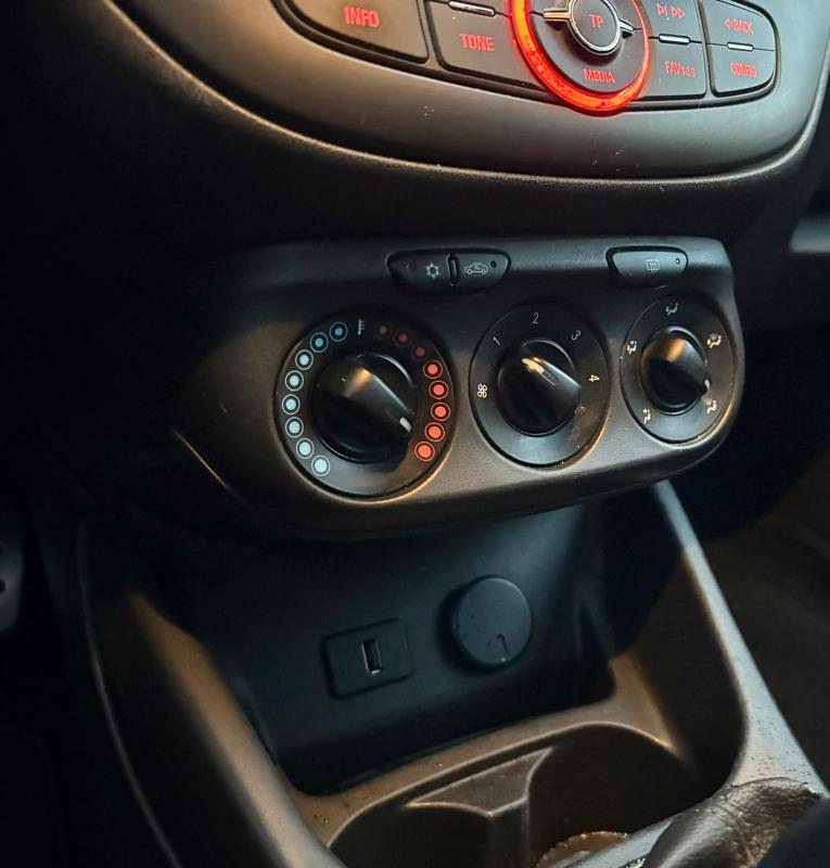 Opel Corsa 5 Porte 5p 1.2 BENZ 69 CV Black Edition OK NEOPATENTATI