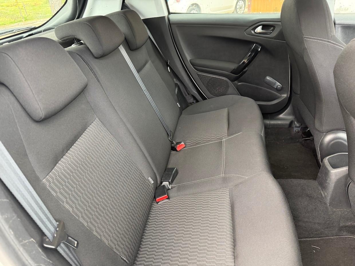 Peugeot 208 1.4 e-HDi 68 CV S&S robotizzato 5 porte Active