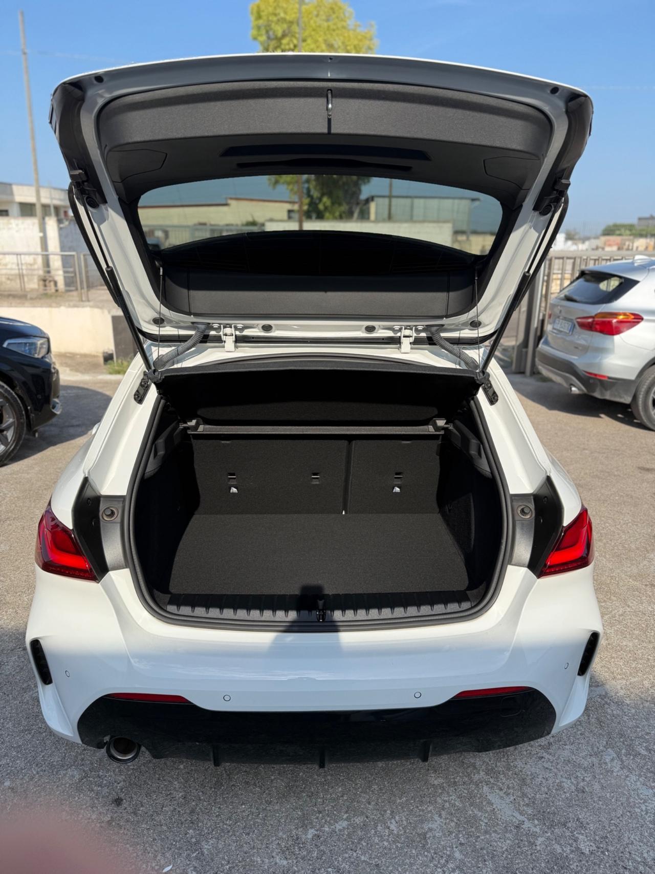 Bmw 116 116d 5p. Msport