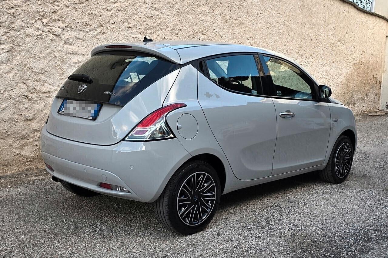 Lancia Ypsilon 1.0 70CV S&S Hybrid 5 porte Gold