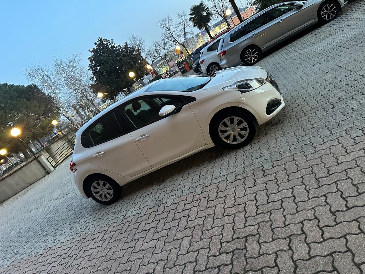 Peugeot 208 BlueHDi 75 5 porte Active