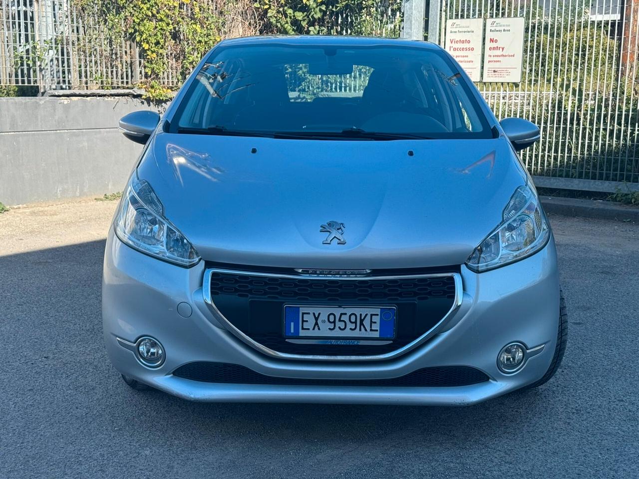 Peugeot 208 1.4 HDi 68 CV 5 porte Allure