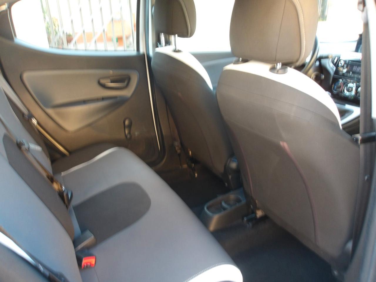Lancia Ypsilon 5 Porte Ypsilon 1.2 8v Silver c/clima 69cv