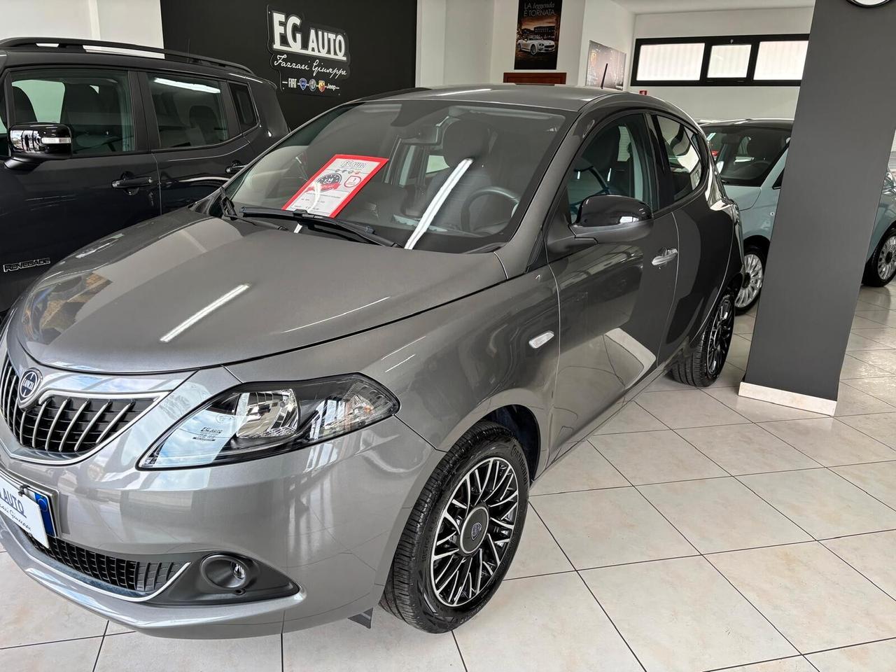 Lancia Ypsilon 1.0 FireFly 5 porte S&S Hybrid Platino