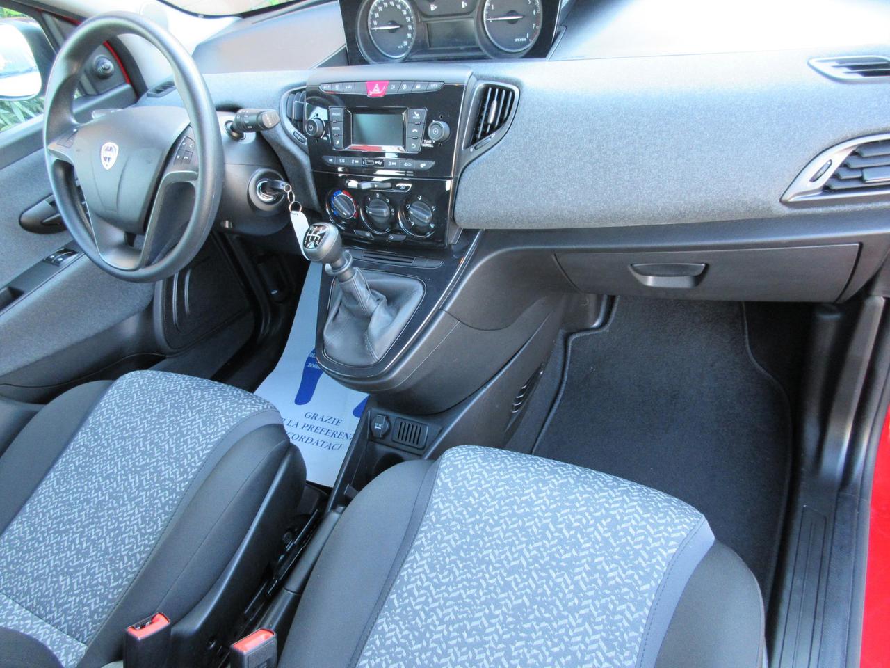 Lancia Ypsilon 1.0 firefly hybrid Silver s&s 70cv