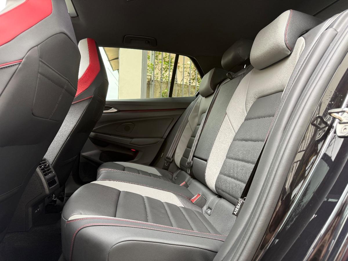 Volkswagen Golf 8 GTI 2.0 TSI 245 CV