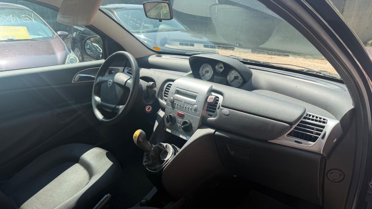 Lancia Ypsilon 1.3 MJT 75 CV Diva