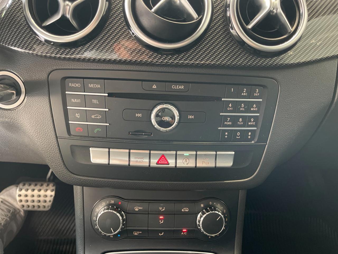 Mercedes-benz B 200D Auto. FULL AMG