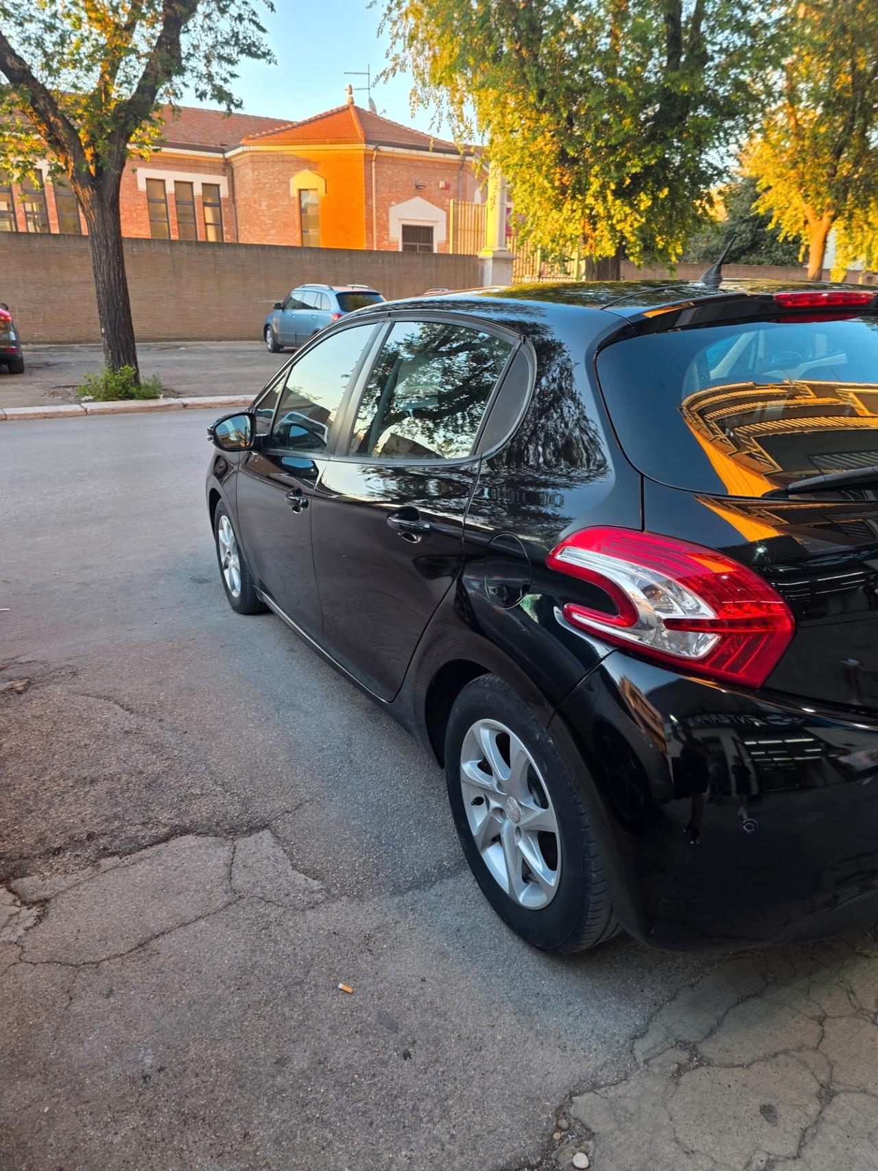 Peugeot 208 1.4 HDi 68 CV 5 porte Active