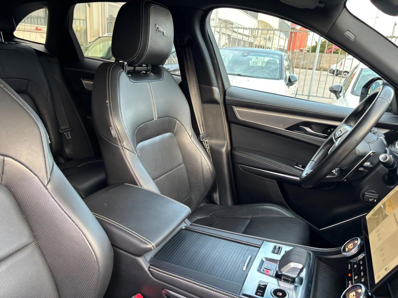 Jaguar F-Pace 2.0 D 204 CV AWD aut. R-Dynamic SE