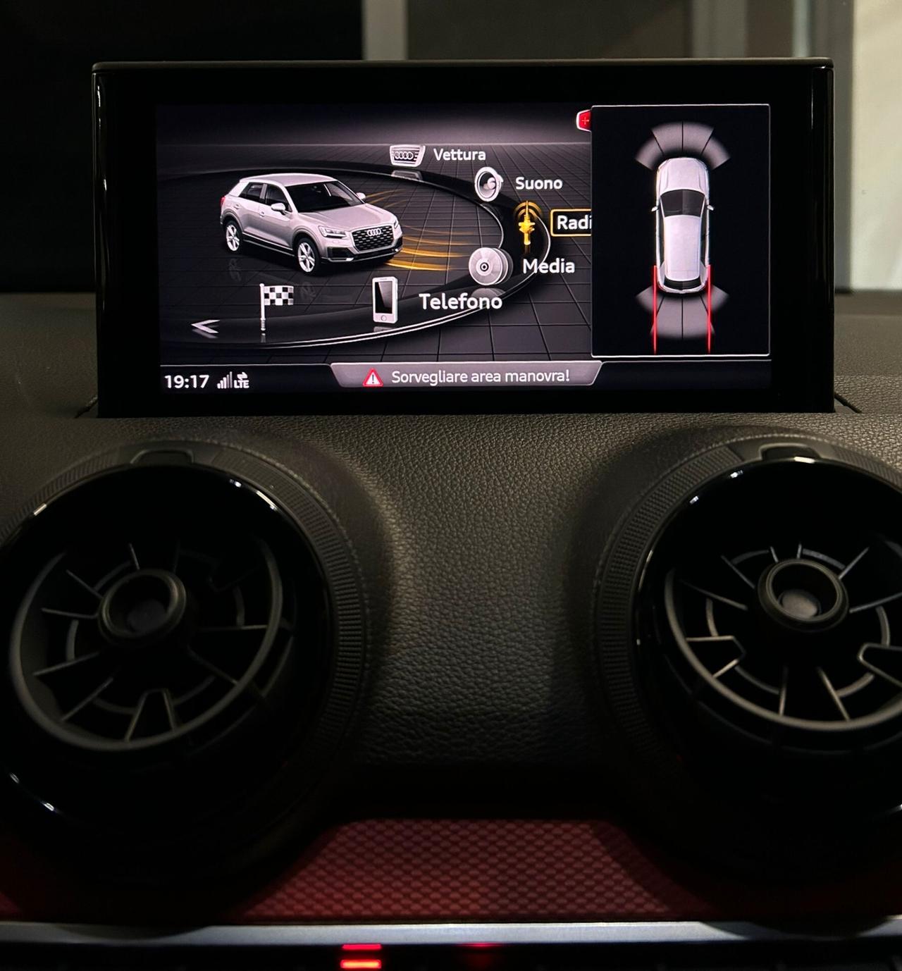 Audi Q2 30 TDI S tronic Identity Black