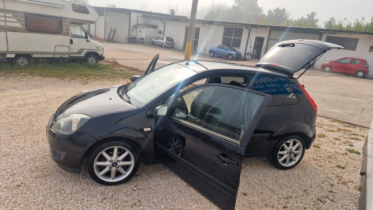 Ford Fiesta 1.2 16V 3p. Ghia "GPL"