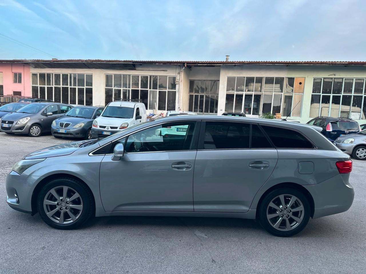 Toyota Avensis 2.2 D-4D Wagon Lounge