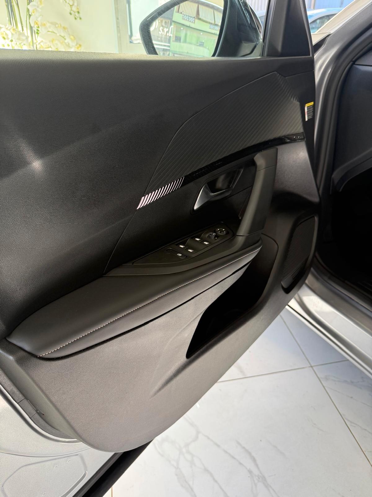 Peugeot 2008 PureTech 130 S&S EAT8 Allure