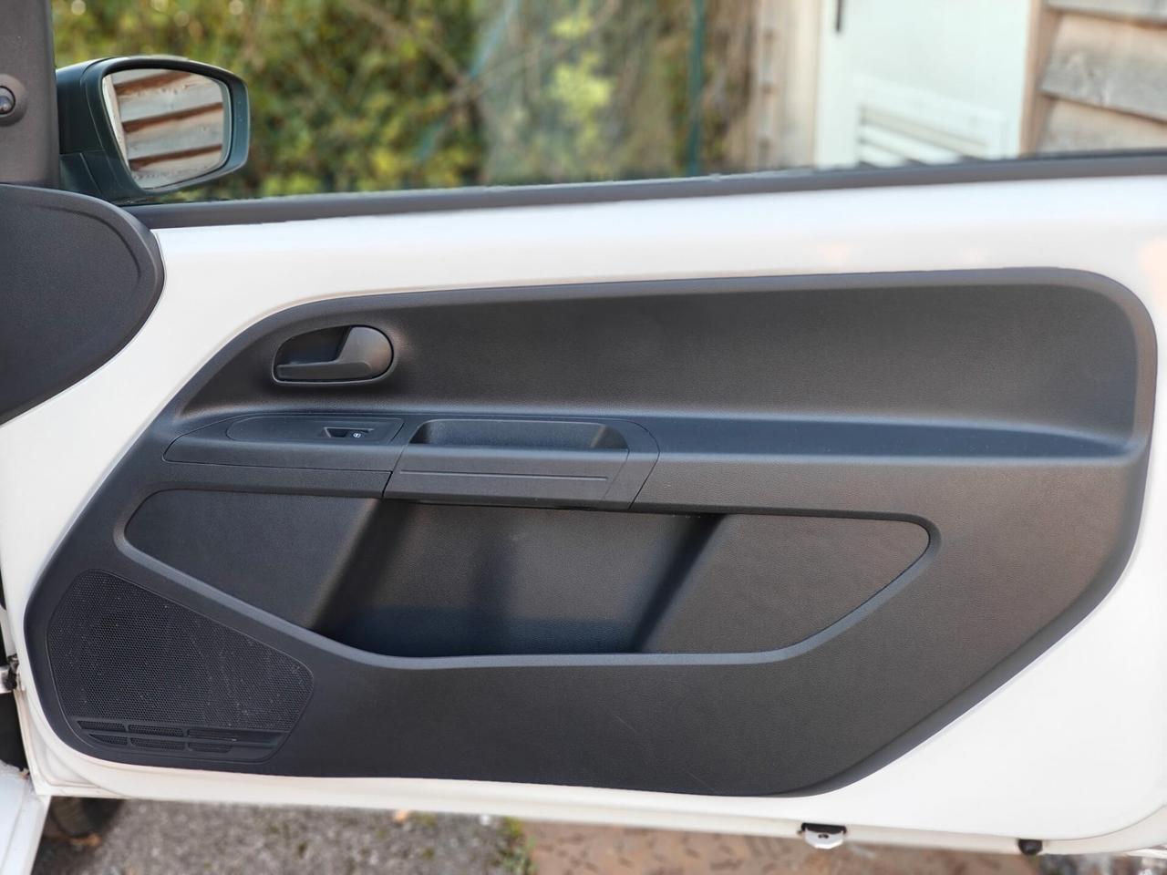 Volkswagen up! km documentati 12 MESI GARANZIA