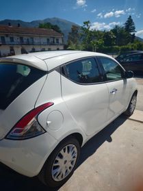 Lancia Ypsilon 0.9 TwinAir 85 CV cambio automatico km 58 mila