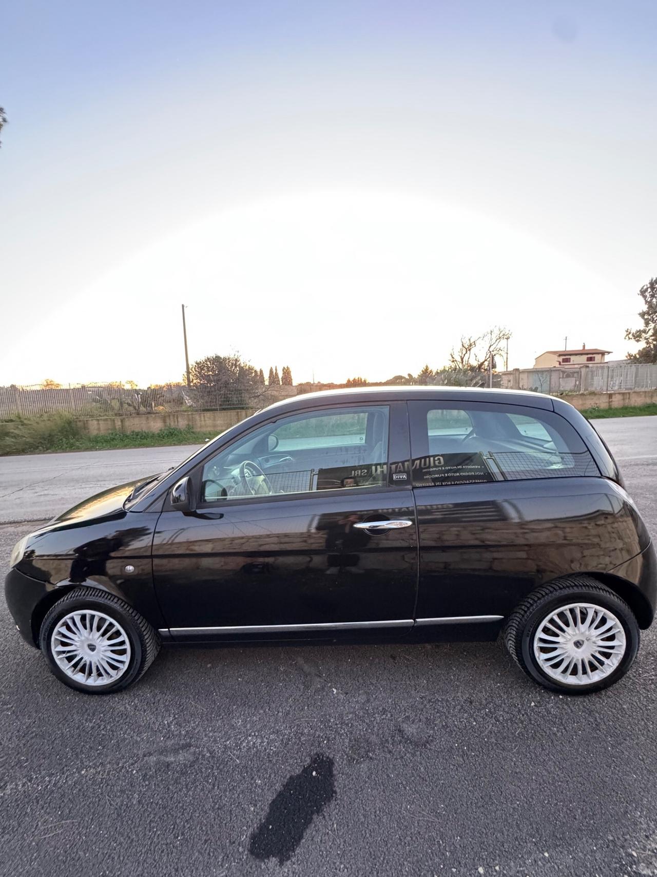 Lancia Ypsilon 1.3 MJT 75 CV Diva