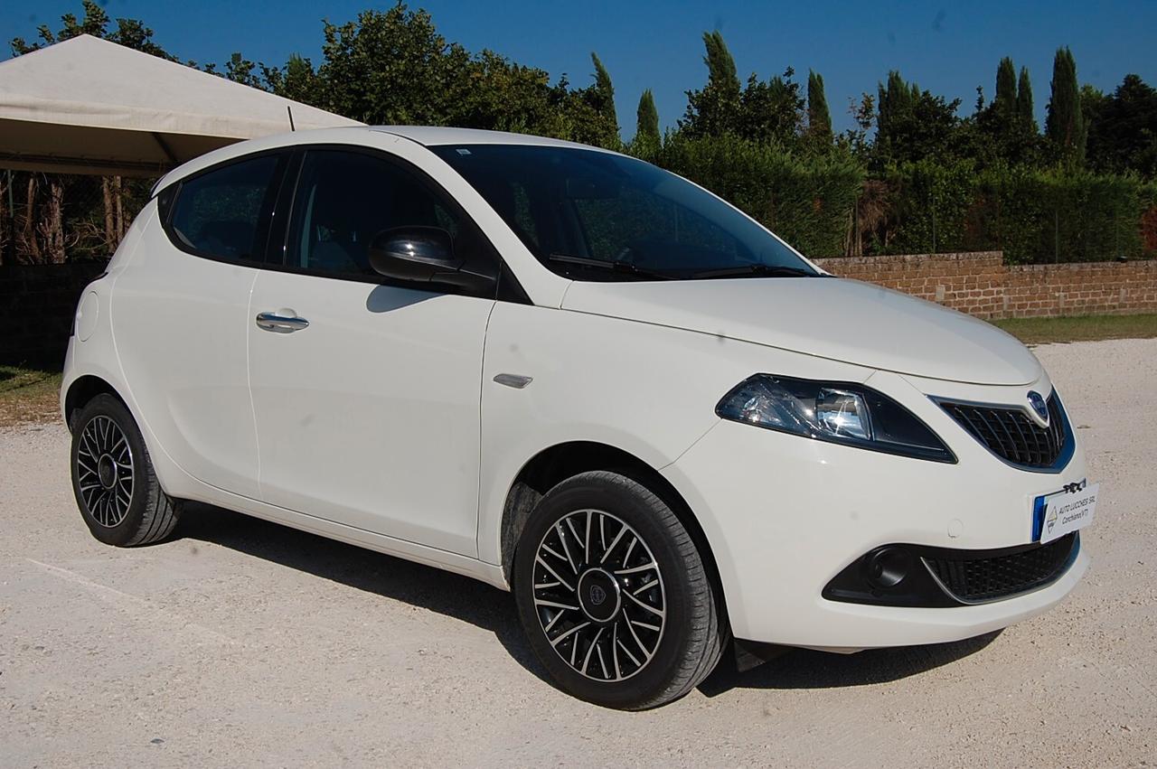 Lancia Ypsilon 1.0 FireFly 5 porte S&S Hybrid Platino